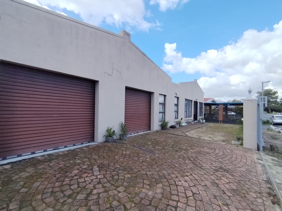 4 Bedroom Property for Sale in Protea Heights Western Cape